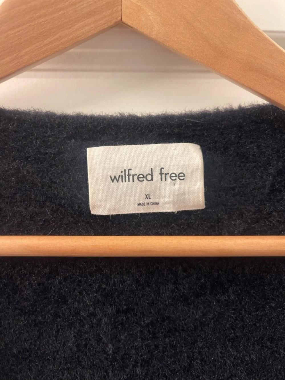 Wilfred by Aritzia Women's Black Boxy V-Neck Sweater - Cozy Knit